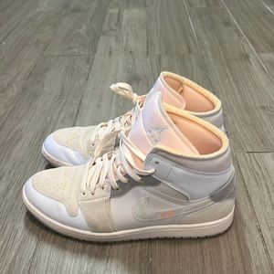 NIKE AIR JORDAN 1’S